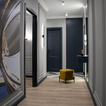 Royal 2 Apartments On Shevchenka 38 Str リヴィウ エクステリア 写真