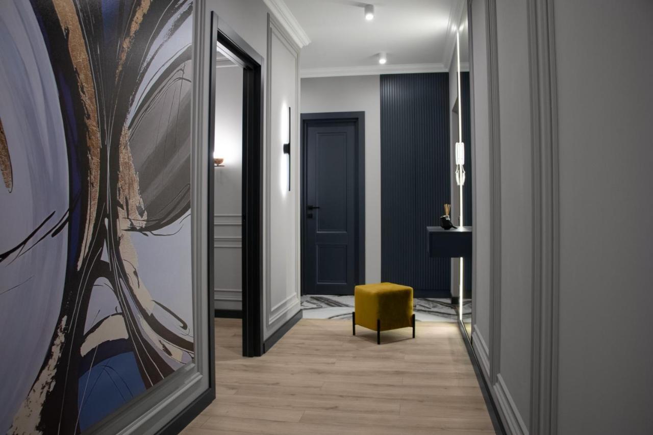 Royal 2 Apartments On Shevchenka 38 Str リヴィウ エクステリア 写真