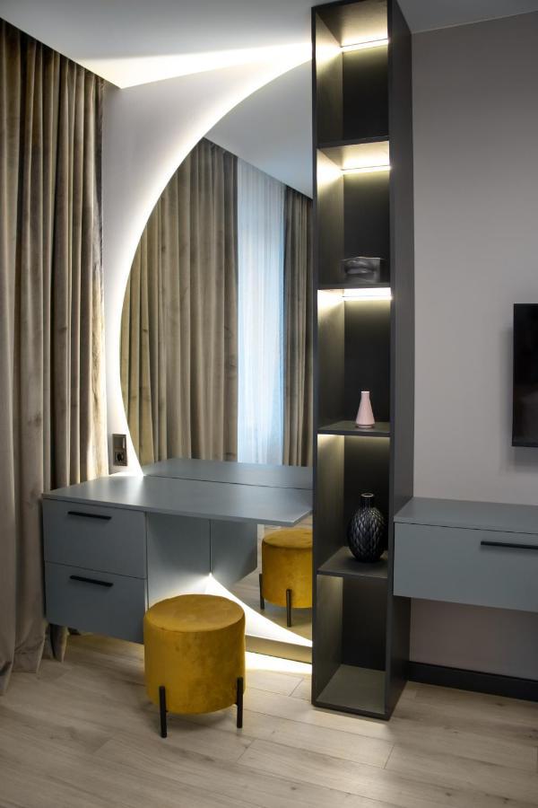 Royal 2 Apartments On Shevchenka 38 Str リヴィウ エクステリア 写真