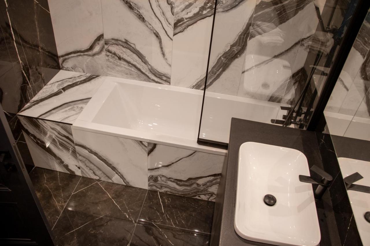 Royal 2 Apartments On Shevchenka 38 Str リヴィウ エクステリア 写真