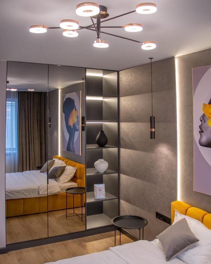Royal 2 Apartments On Shevchenka 38 Str リヴィウ エクステリア 写真