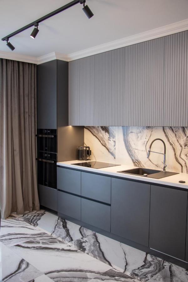 Royal 2 Apartments On Shevchenka 38 Str リヴィウ エクステリア 写真