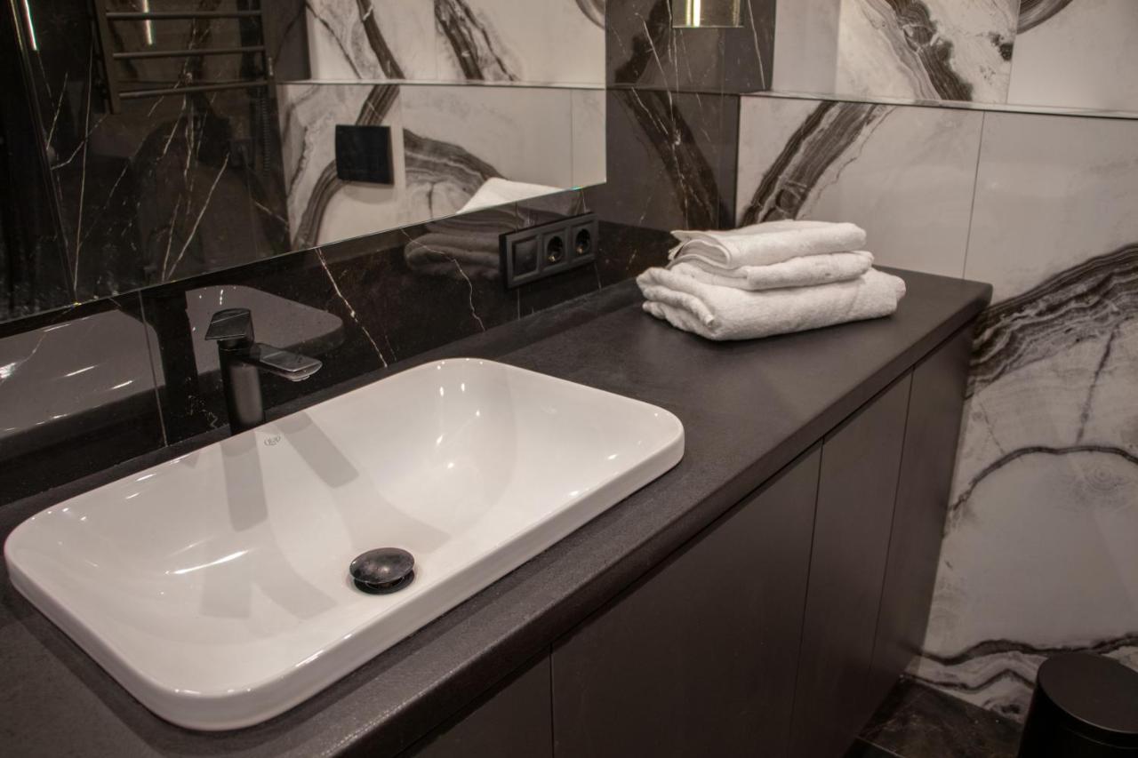 Royal 2 Apartments On Shevchenka 38 Str リヴィウ エクステリア 写真