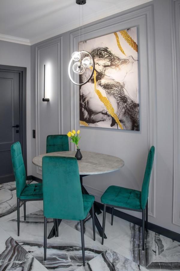 Royal 2 Apartments On Shevchenka 38 Str リヴィウ エクステリア 写真