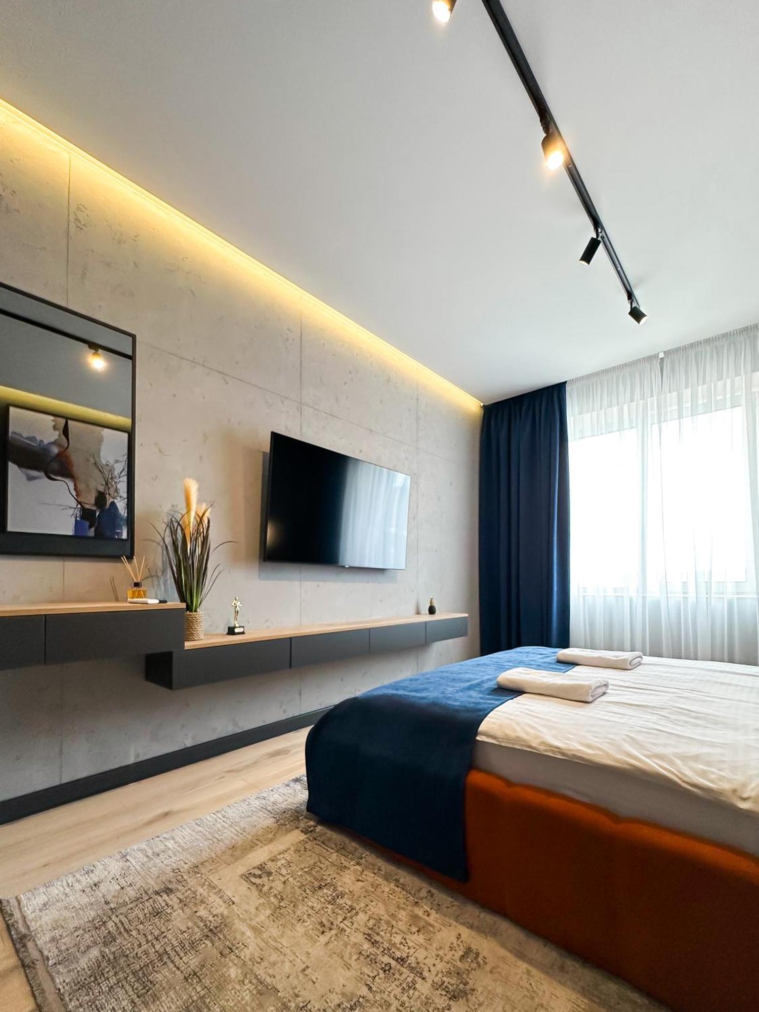 Royal 2 Apartments On Shevchenka 38 Str リヴィウ エクステリア 写真