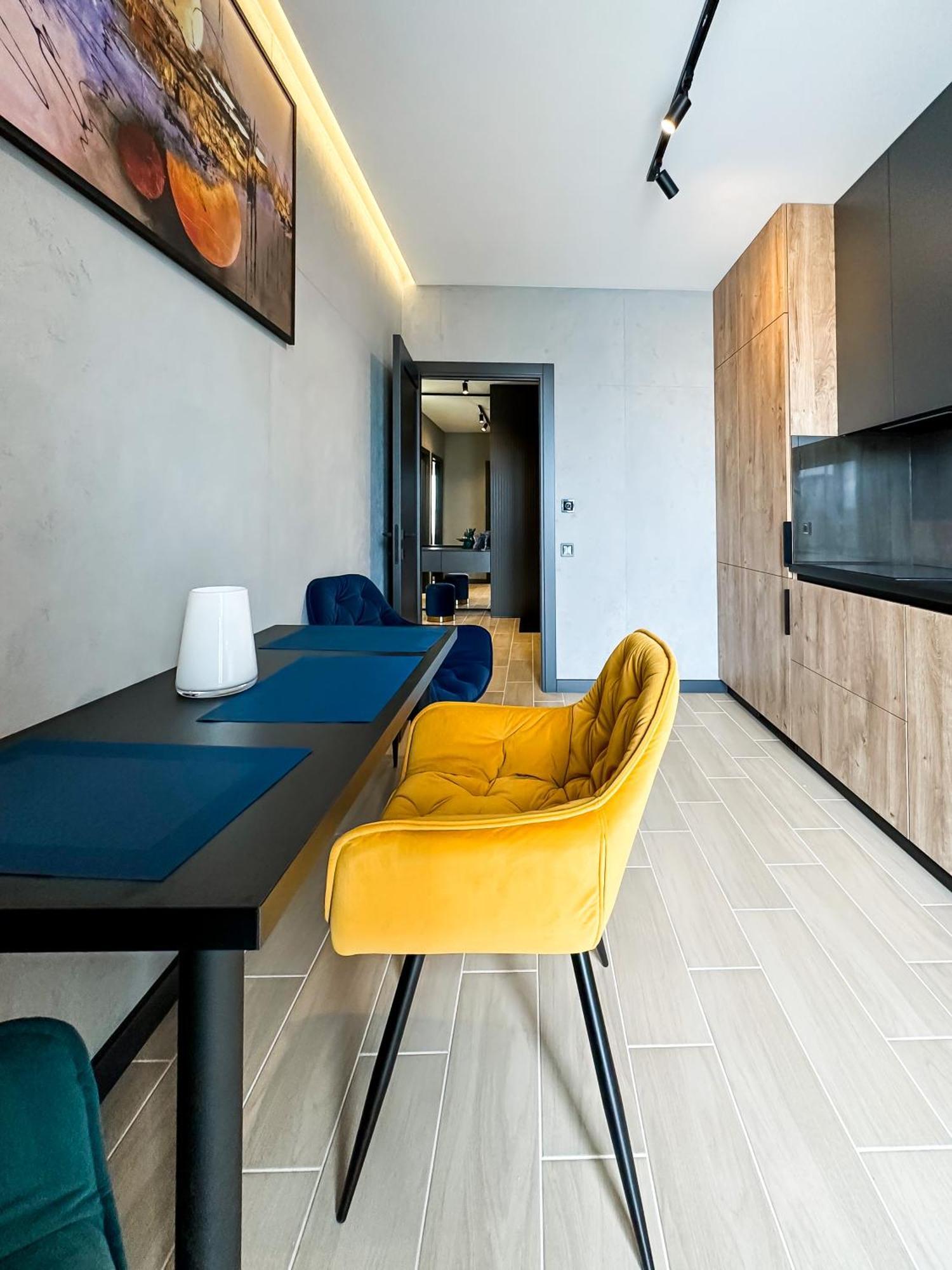 Royal 2 Apartments On Shevchenka 38 Str リヴィウ エクステリア 写真